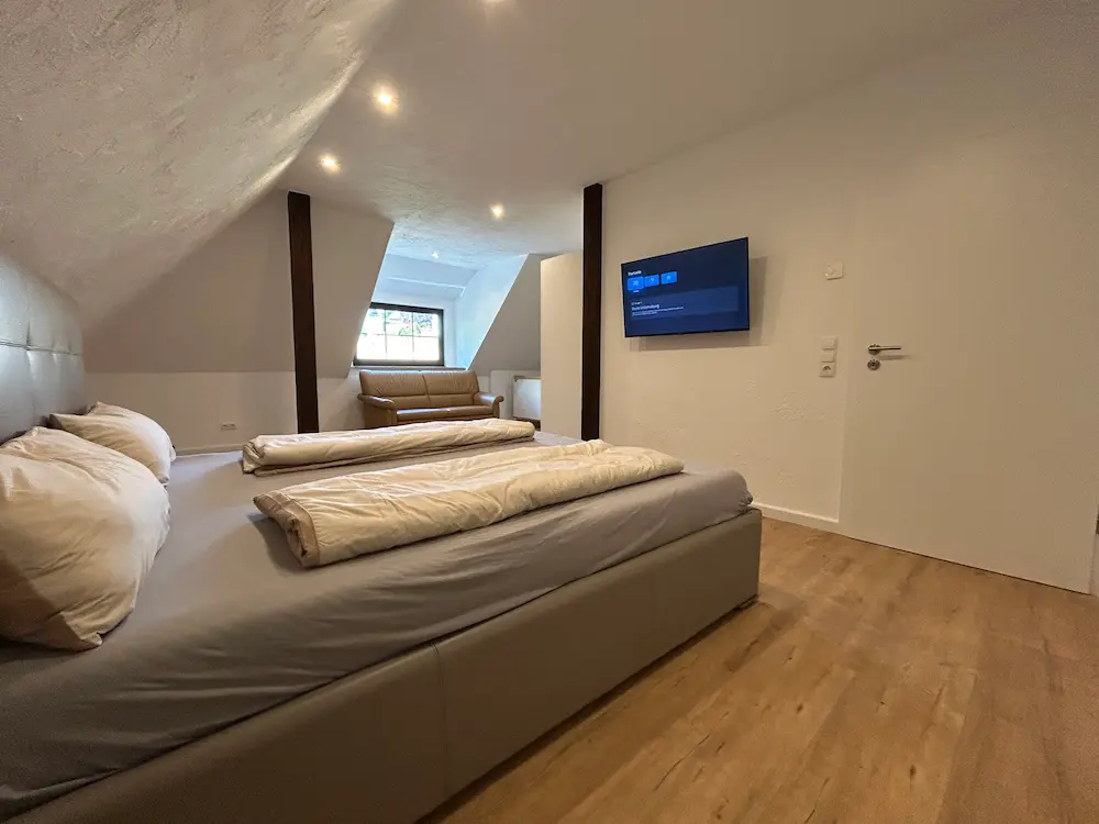 Schlafzimmer Obergeschoss – Ferienhaus Wanderath N°10
