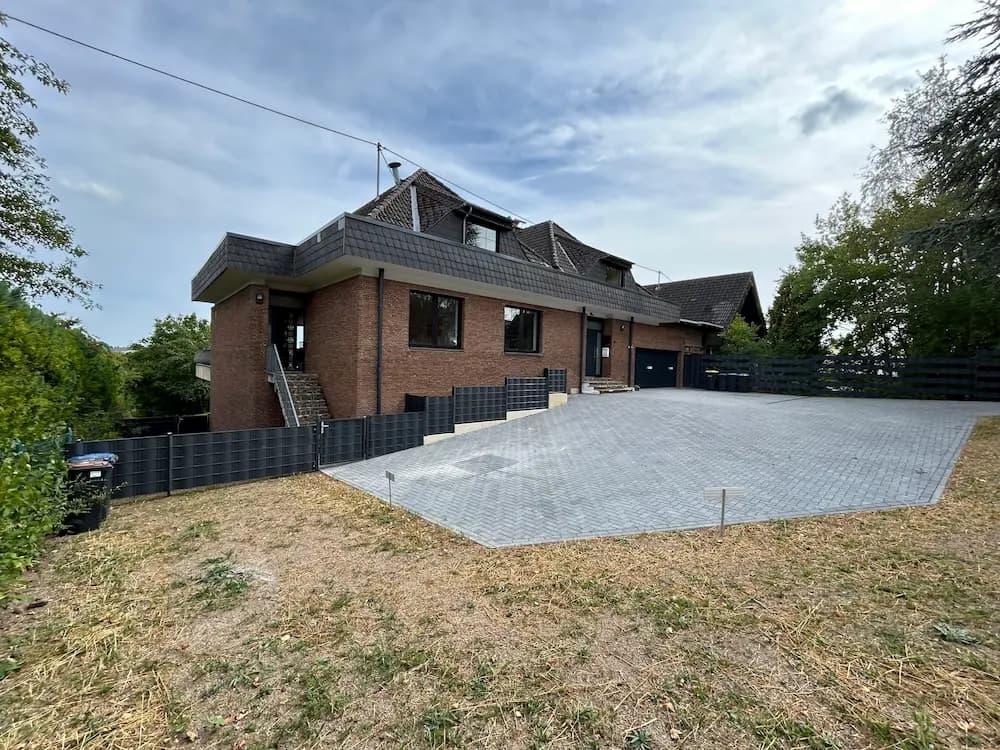 Parkplatz – Ferienhaus Wanderath N°10a