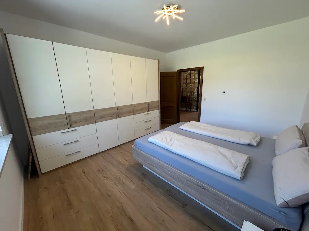 Schlafzimmer – Ferienhaus Wanderath N°10a