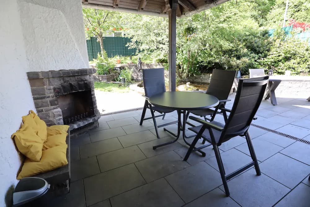 Außenkamin im Garten des Ferienhauses Leimbach N°6